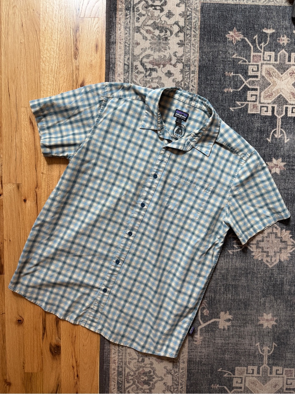 Patagonia Men's Organic Cotton Blue Plaid Short Sleeve Button Down Shirt Large